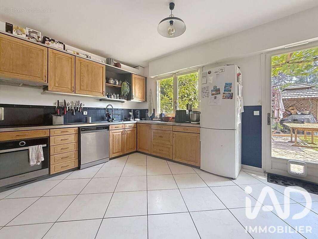 Maison 178 m² à Saint-Prix  - photo 3