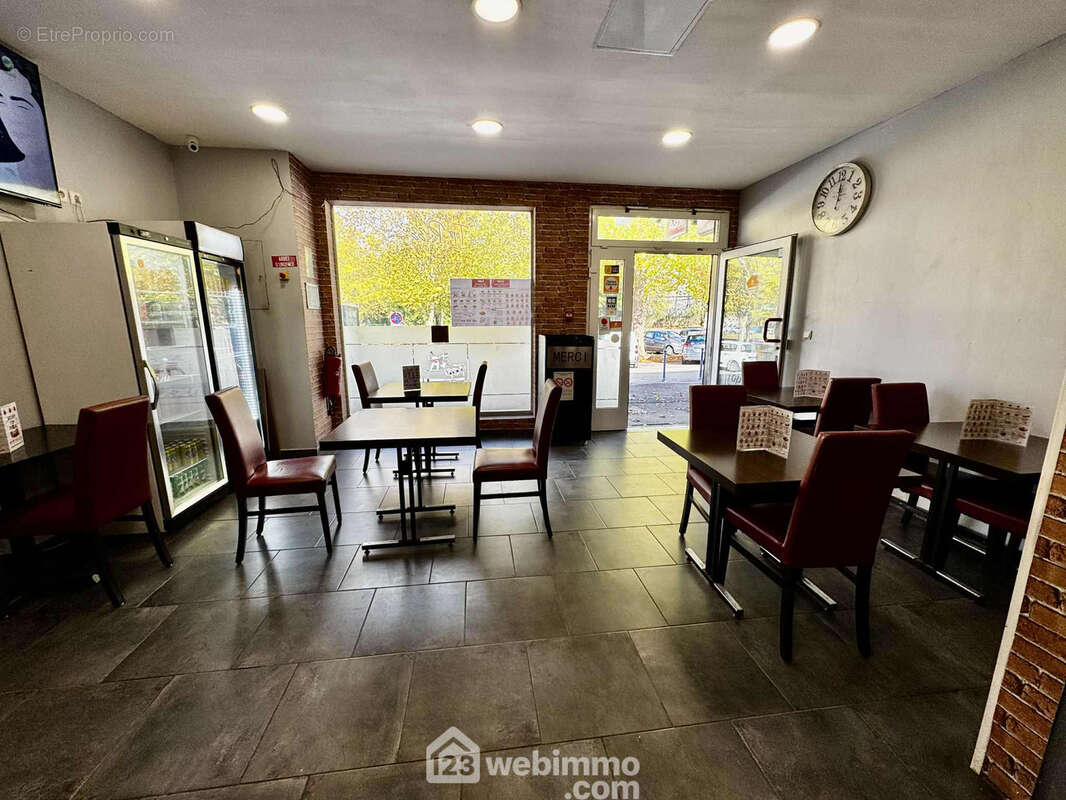 Une belle visibilité sur la salle ? l?équilibre parfait entre service et convivialité. - Commerce à SAINT-QUENTIN