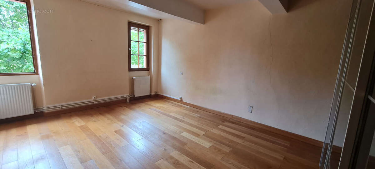 Maison de village 160m²  T5  avec garage, cuisine d'été, jardin, atelier... - photo 6