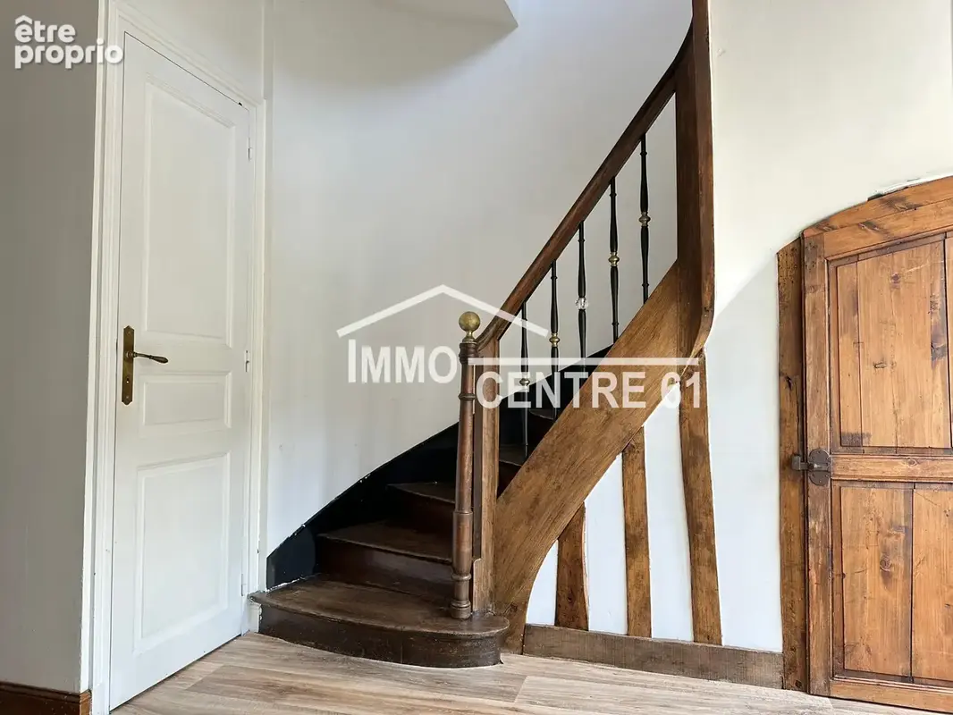 Charmante maison de 6 chambres sur 314m2 de terrain - photo 7