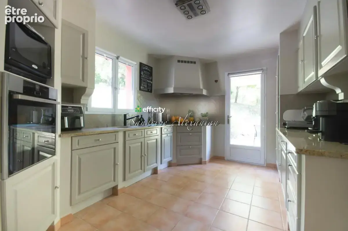 Maison 7 pièces 180 m² à vendre à Le Cannet-Des-Maures (83340) - photo 14