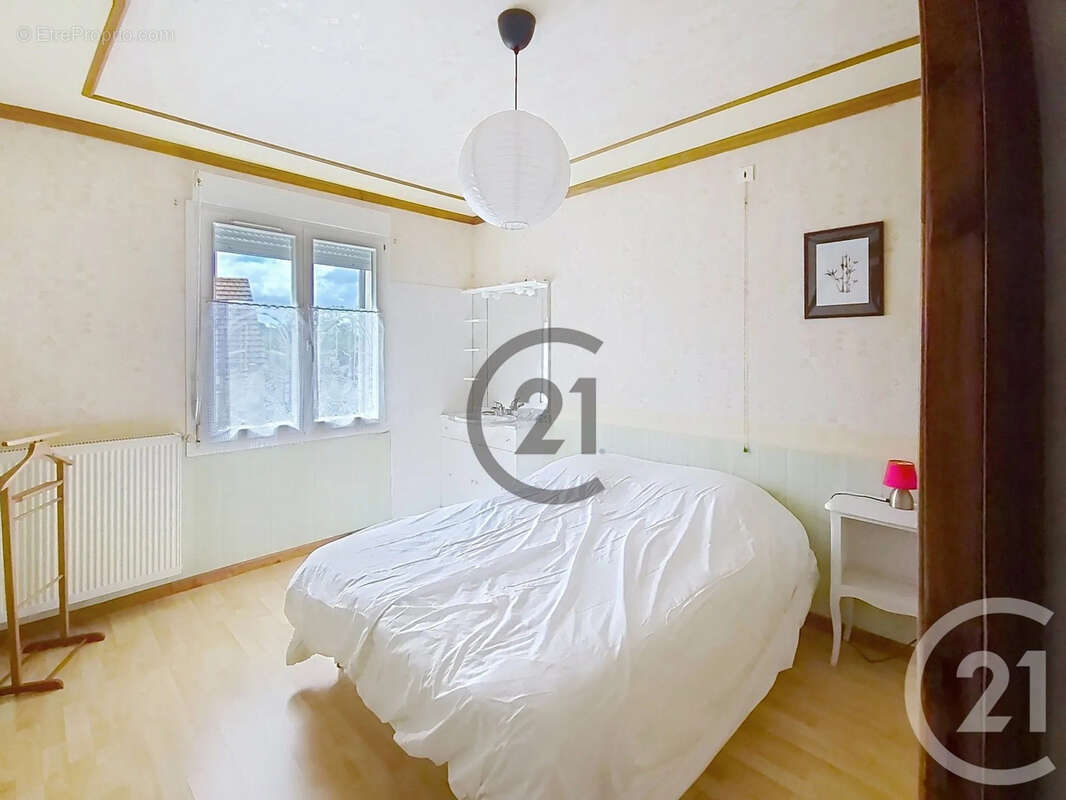 Maison 296 m² à Escamps  - photo 9