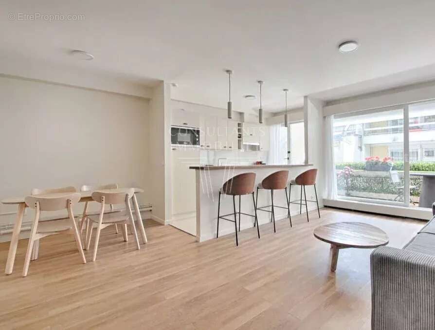 Appartement à PARIS-7E