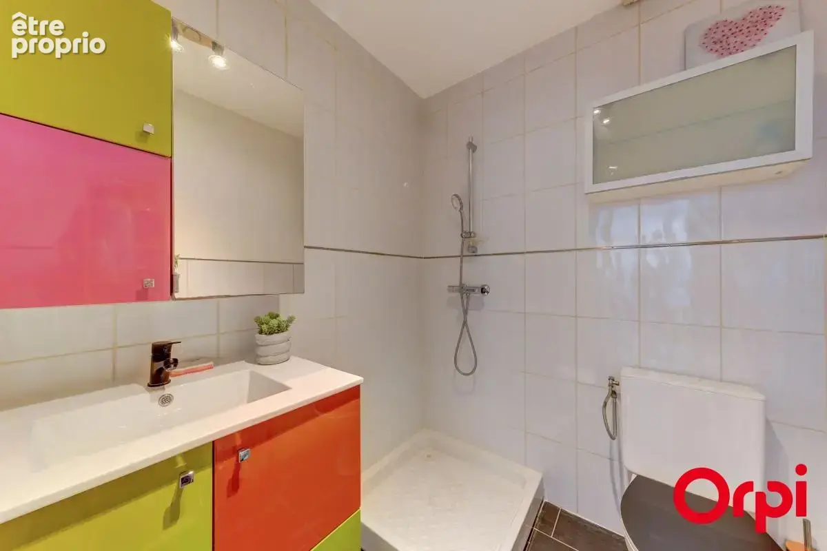Maison récente de 105 m² avec quatre chambres sur un terrain de 317 m² à Vaulx-en-Velin - photo 16