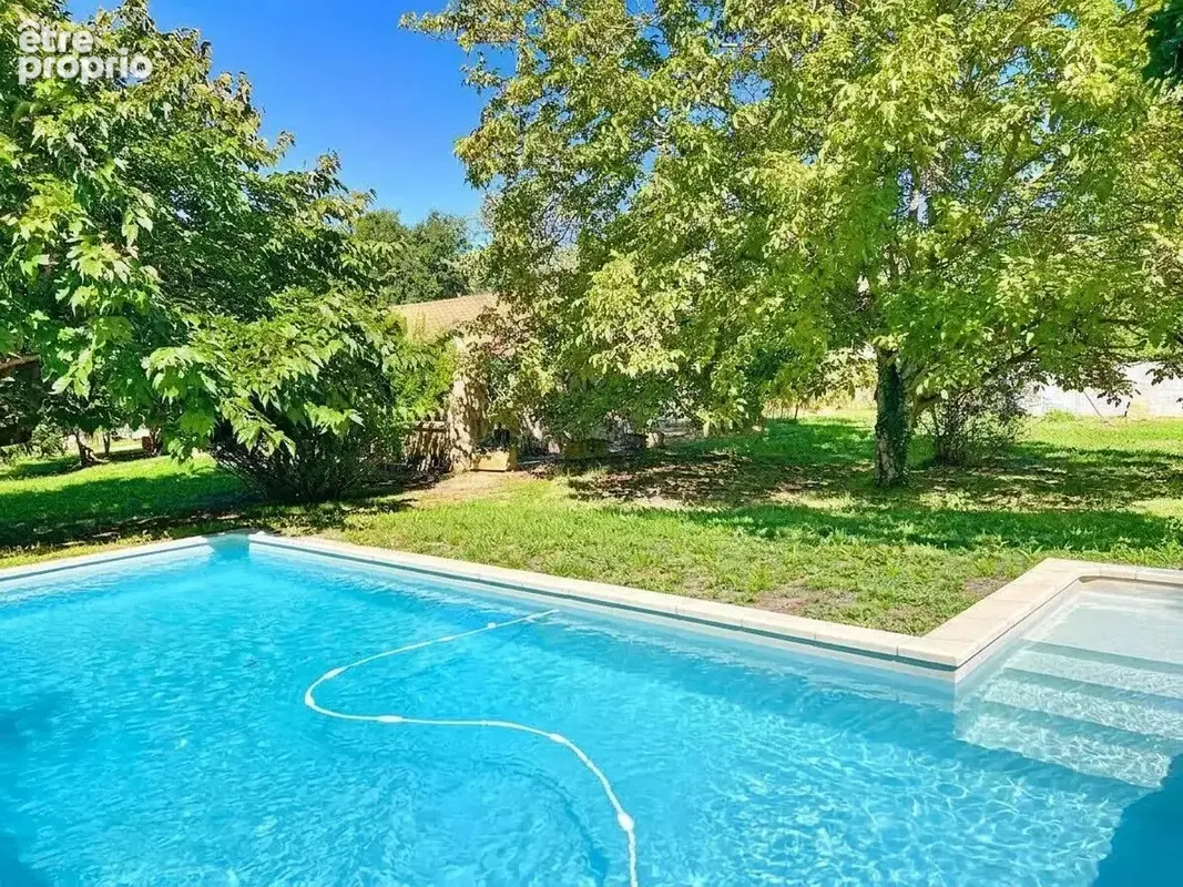 CADENET  Plain-pied, 3 chambres, piscine et terrain de 2 000 m² - photo 10