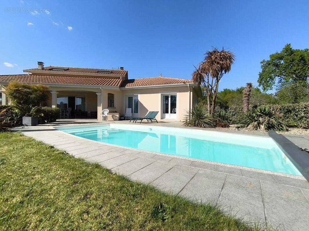Maison à FLAGNAC