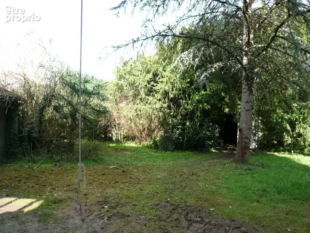  BURIE (17) A Vendre CORPS de FERME et Ses Nombreuses Dépendances  - photo 7