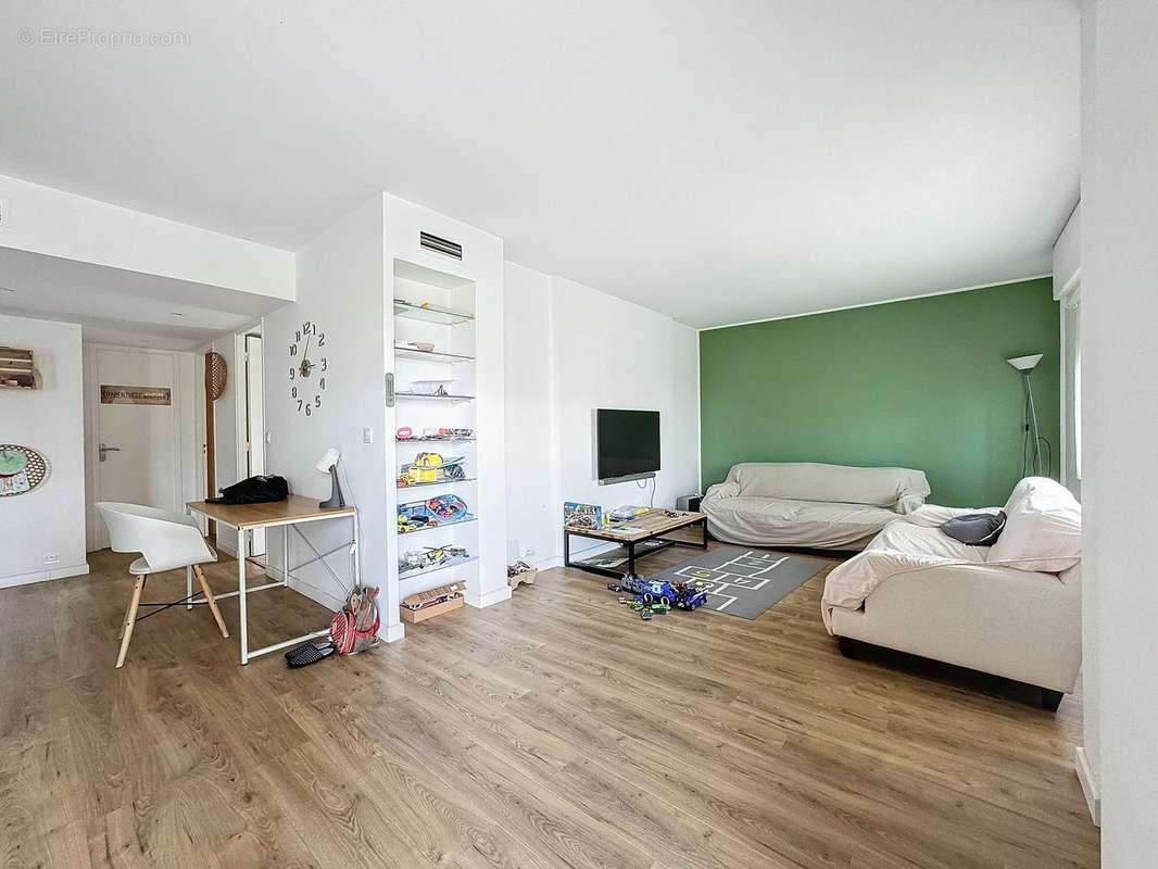 Appartement à SAINT-LAURENT-DU-VAR