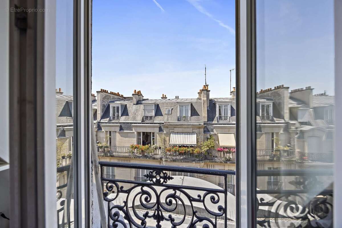 Appartement à PARIS-16E