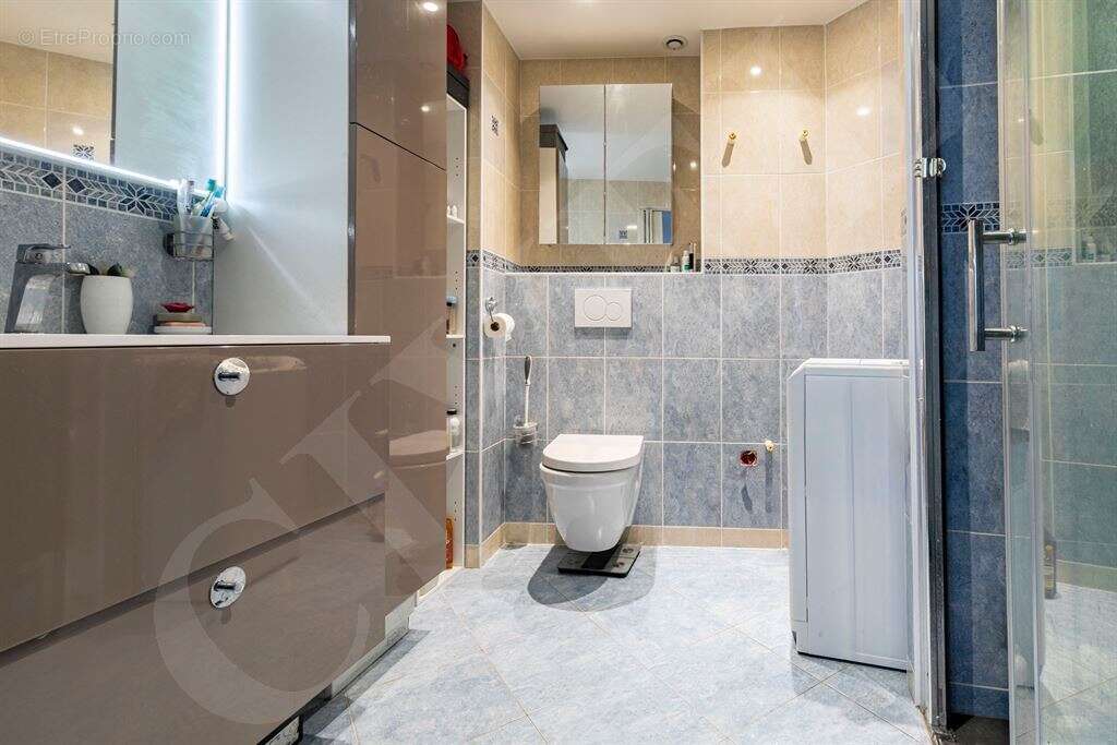 Dans un bel immeuble ancien, magnifique cinq-pièces entièrement rénové et climatisé, situé secteur - photo 6