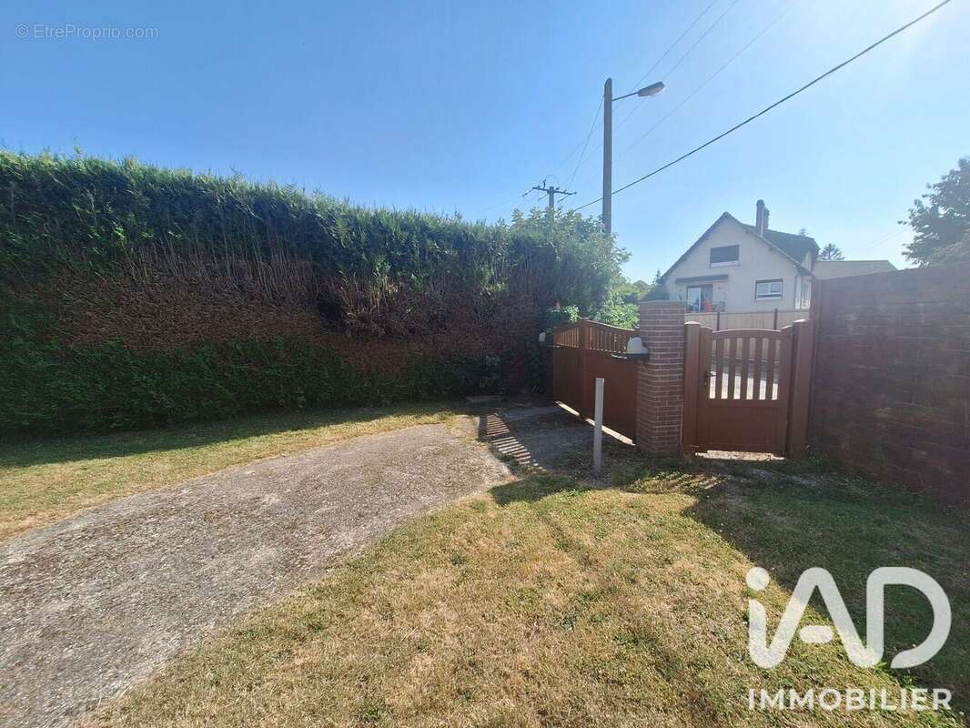 Maison 106 m² à Sainte-Colombe-La-Commanderie  - photo 4