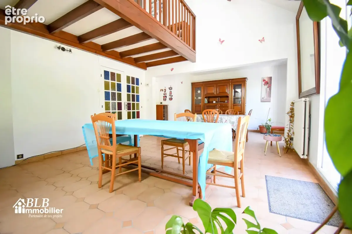 Maison - 5 chambres - garage - photo 5