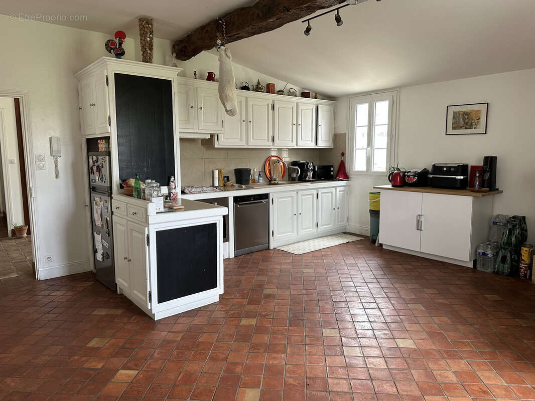 Propriété de caractère rénovée avec dépendances rénovées , Sigogne. - photo 8