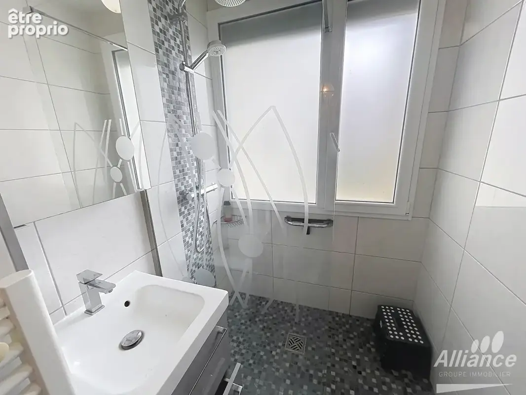 Nouveau maison de plain pied avec trois chambres - photo 3