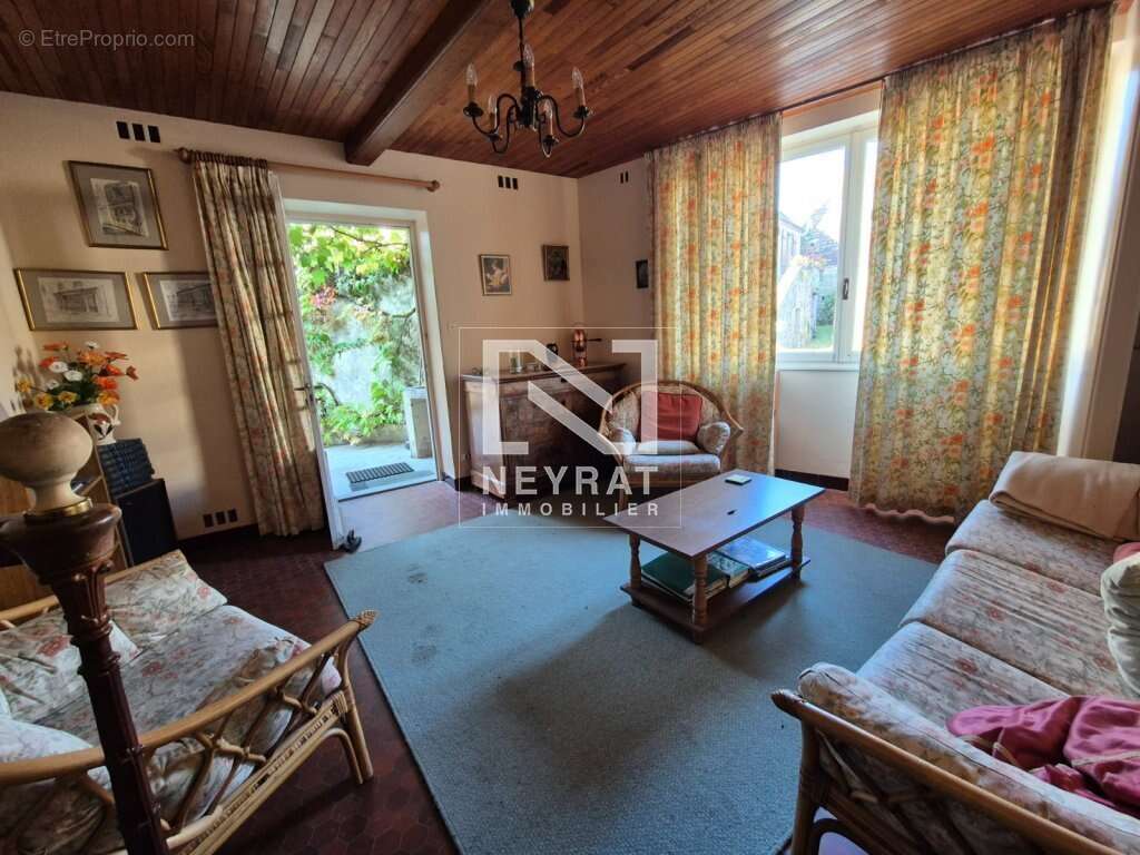 Maison à PARIS-L&#039;HOPITAL