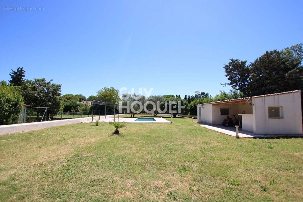 Maison à ENTRAIGUES-SUR-LA-SORGUE