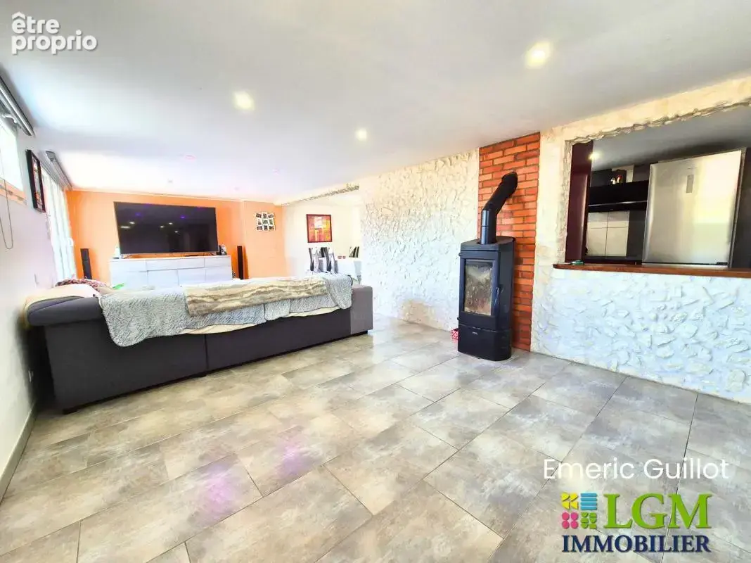 Herbault - Maison familiale 138 m² - 4 chambres - 1 bureau - Grand garage - Terrain clos 877 m² - Proche commerces - photo 6