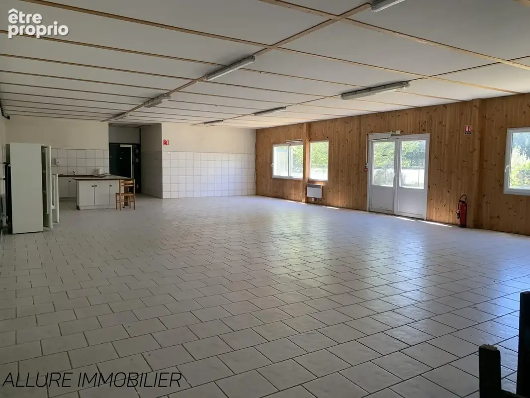 Commerce 3587 m² à Allassac  - photo 4