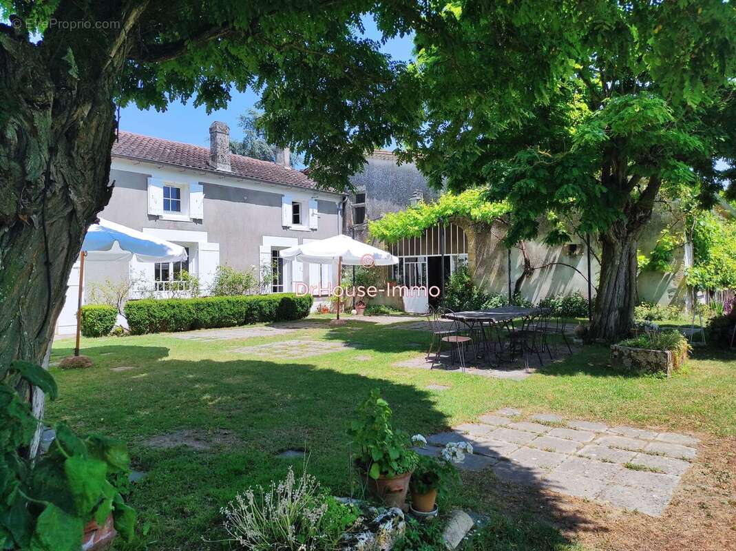 Maison à SAINT-EMILION
