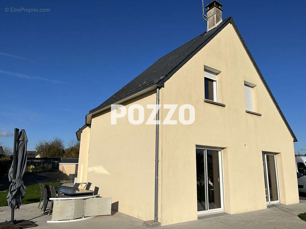 Maison à CONDE-SUR-VIRE