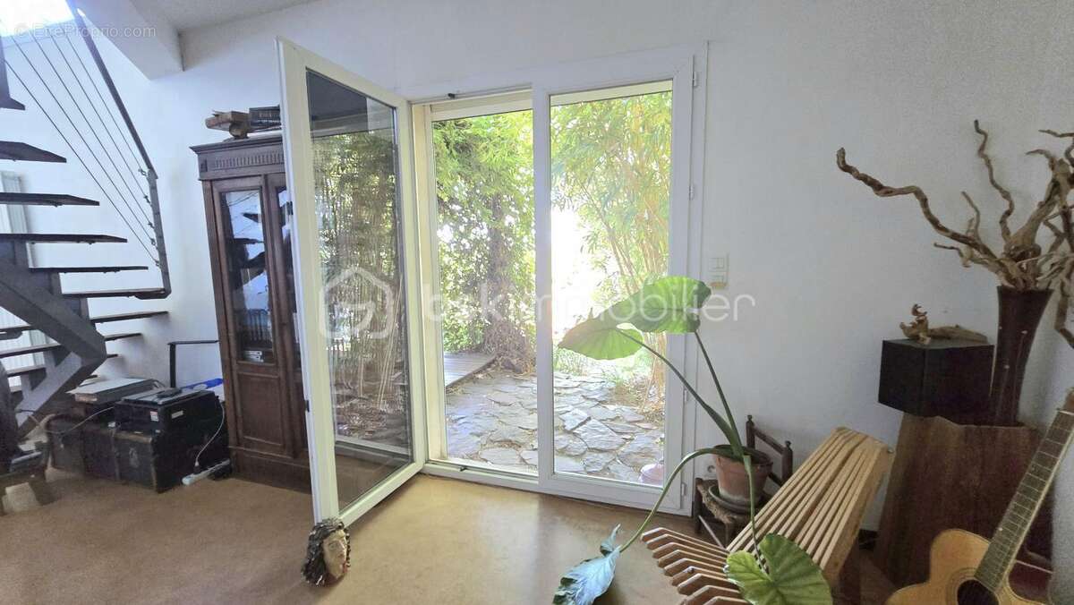Villa d'Architecte, de 2003, 1 ECRIN DE SERENITE :178 m² – 5 Chambres –  Piscine et terrain de 1425 M²  ! - photo 10