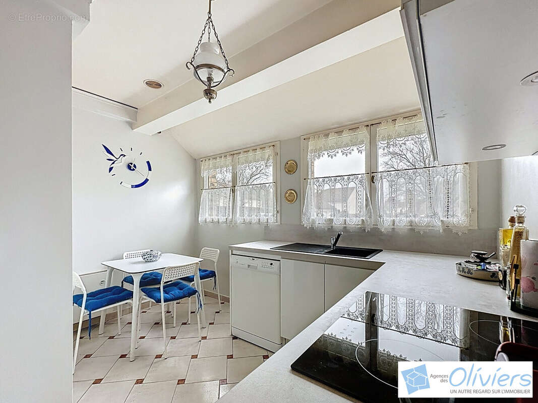 Maison à VOISINS-LE-BRETONNEUX