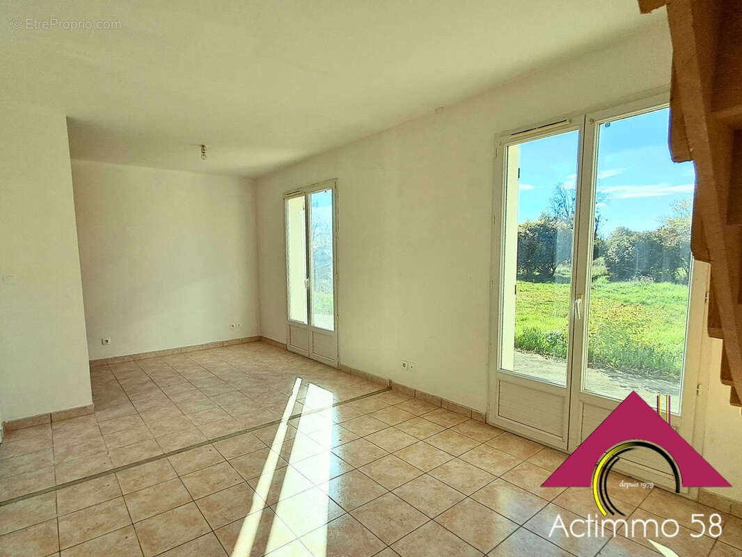 Maison à SAINT-PIERRE-LE-MOUTIER