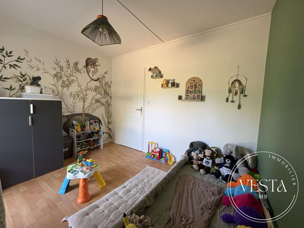 Appartement 98 m² à Longvic  - photo 7