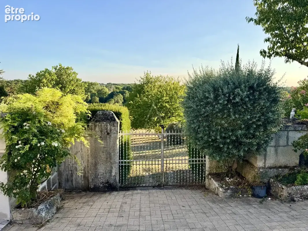 Ensemble immobilier de caractère avec vue panoramique  sud Angoulême - photo 5