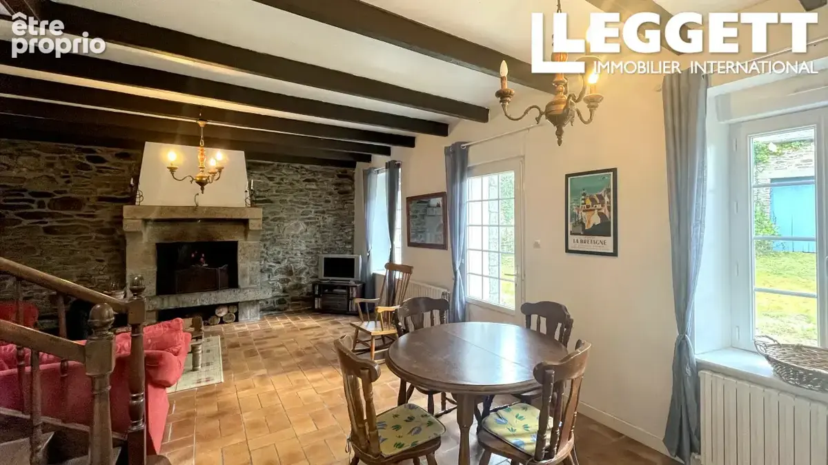 Charmante maison en pierre avec trois chambres, garage, bois et petit hangar. Sur un terrain de 3 380 m² - photo 6