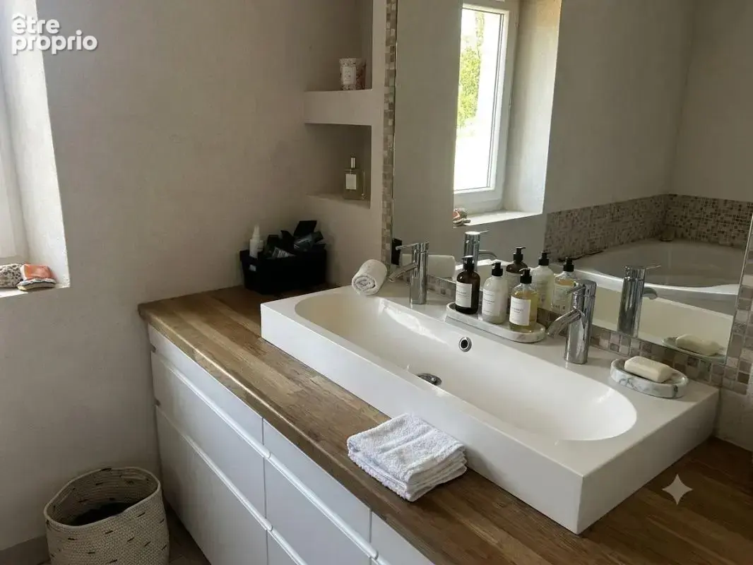 Magnifique corps de ferme en pisé rénové de 224 m² habitables sur 2 153 m² de terrain - photo 18