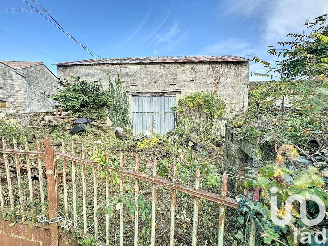 Maison 260 m² à Jauldes  - photo 3