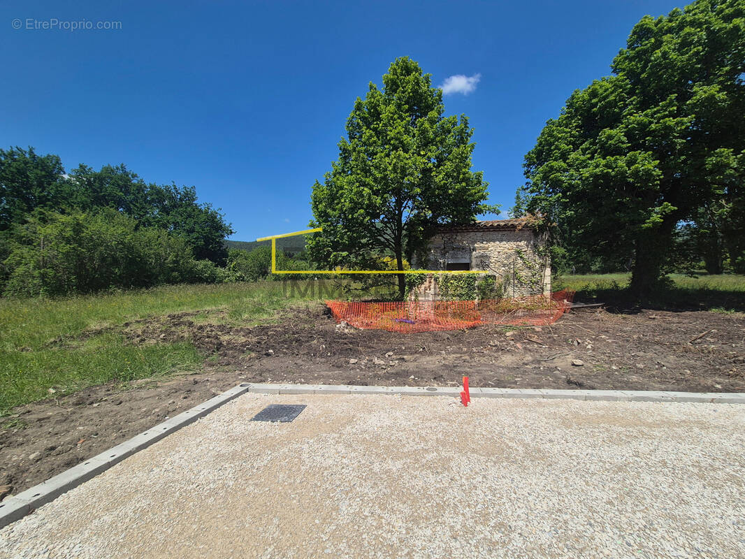 Terrain à LE POET-LAVAL