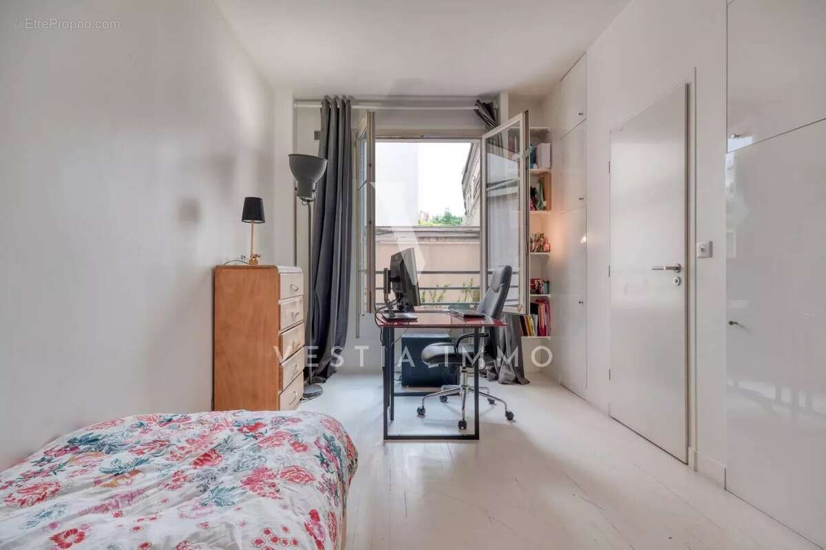 Appartement à LA GARENNE-COLOMBES