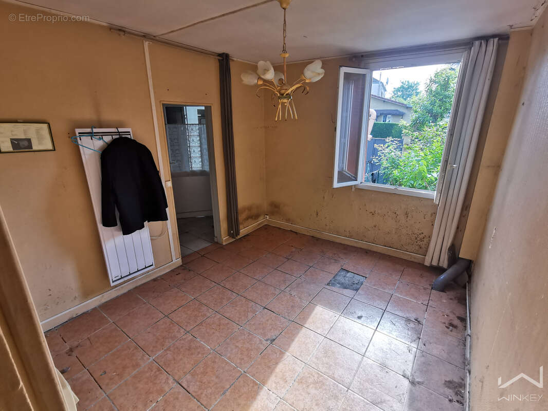 Petite maison 50 m2 4 pièces, très faibles charges, à rénover, 200m du RER - photo 3