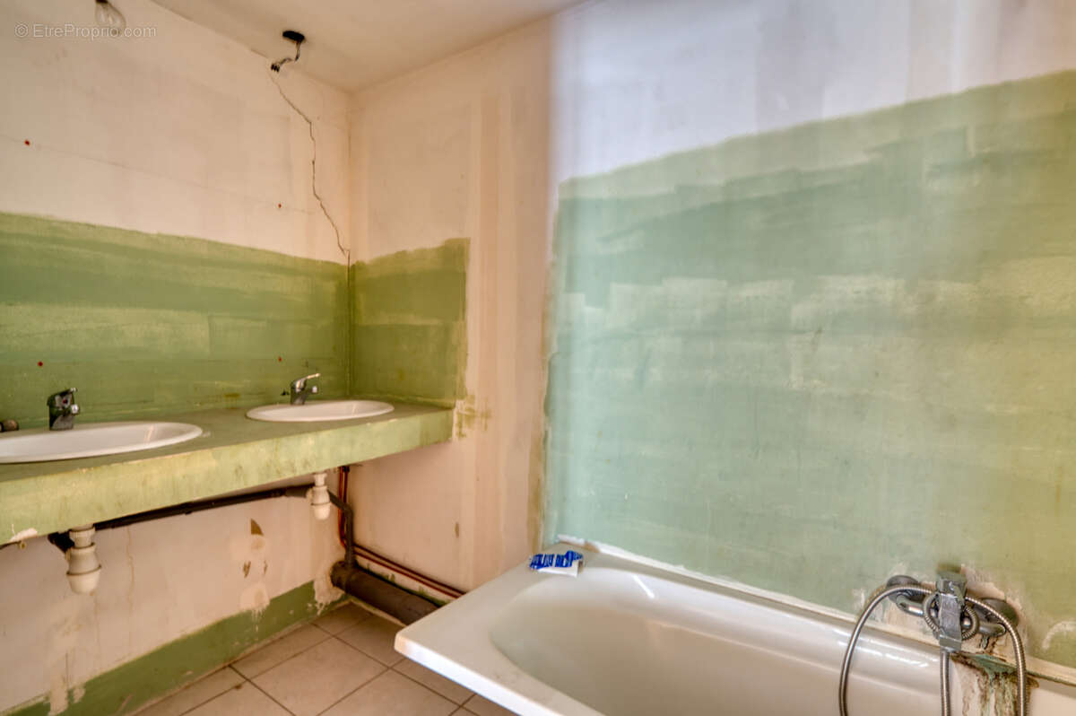 Commerce à PONT-DE-CHERUY