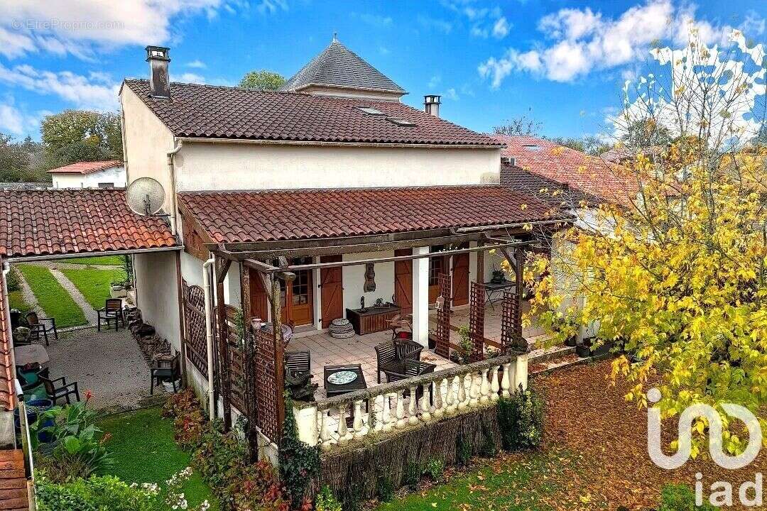 Photo 2 - Maison à BUSSAC-SUR-CHARENTE