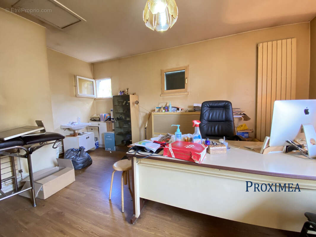 Commerce à EMERAINVILLE