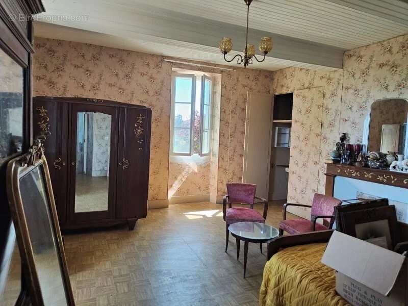 Maison à SEISSAN