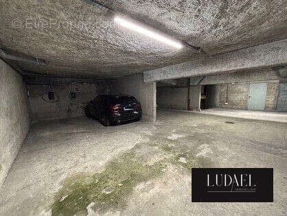 Parking à PARIS-10E
