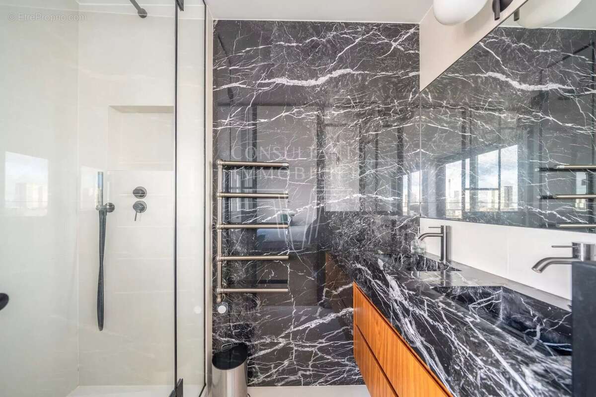 Appartement à PARIS-15E