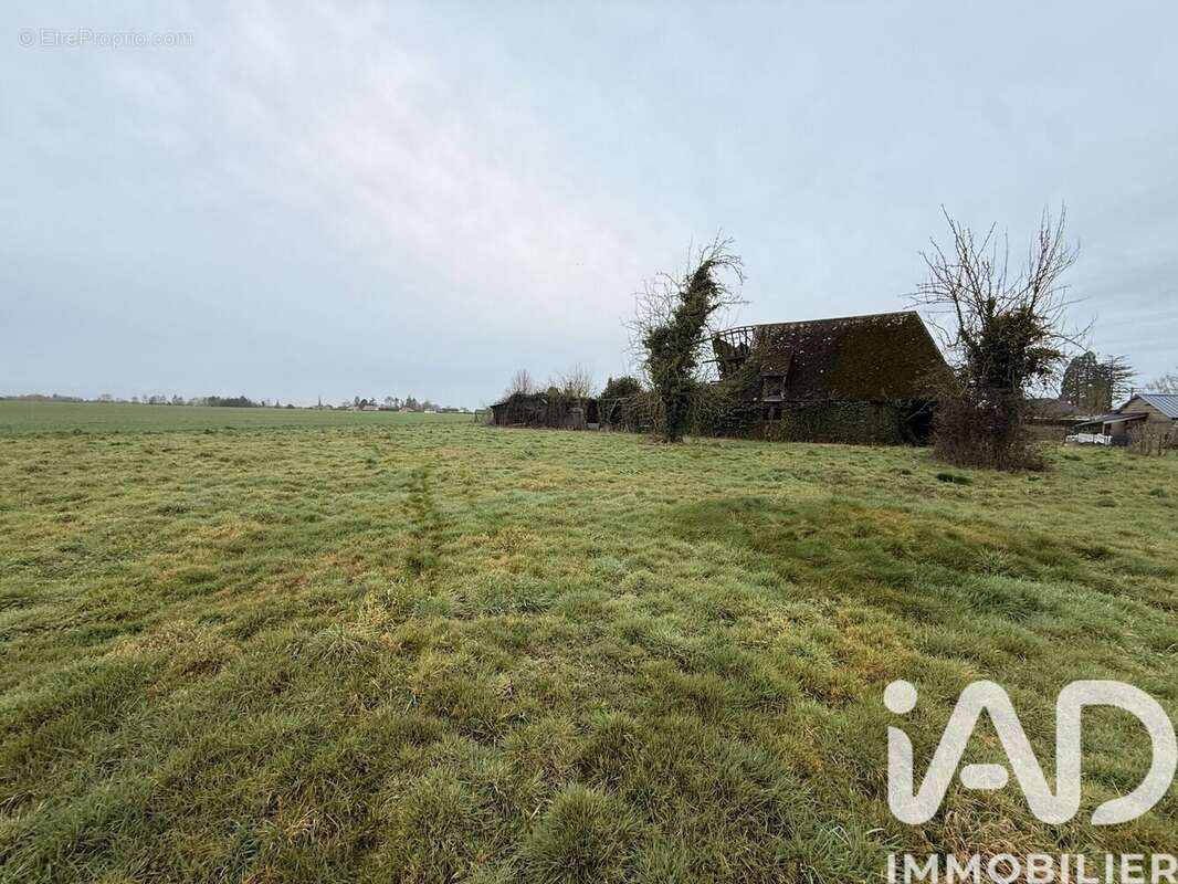 Terrain 2710 m² à Saint-Eloi-De-Fourques  - photo 3