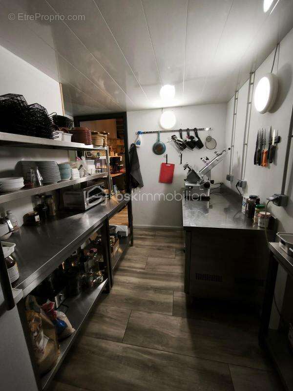 Commerce à LAMALOU-LES-BAINS