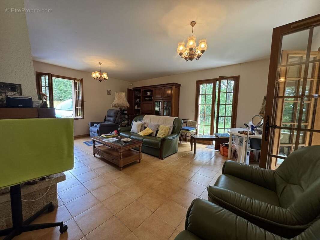 Maison indépendante au calme avec terrain boisé proche commerces - photo 6