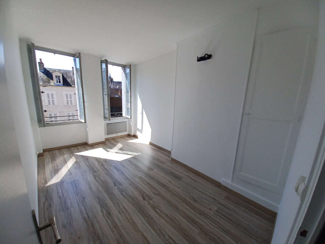 Appartement à LA CHARITE-SUR-LOIRE