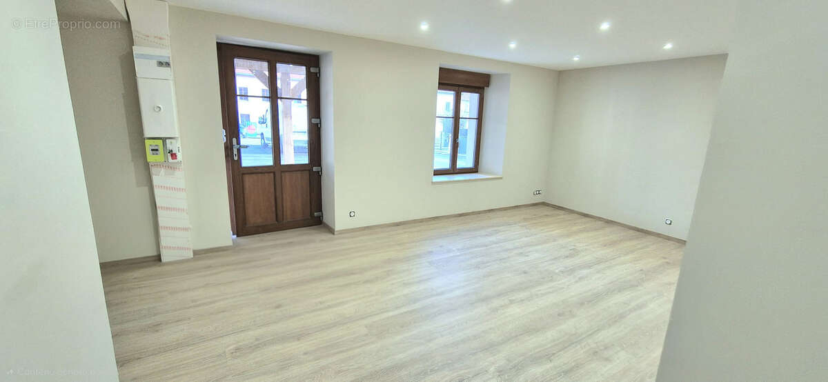 Appartement à ORCHAMPS-VENNES