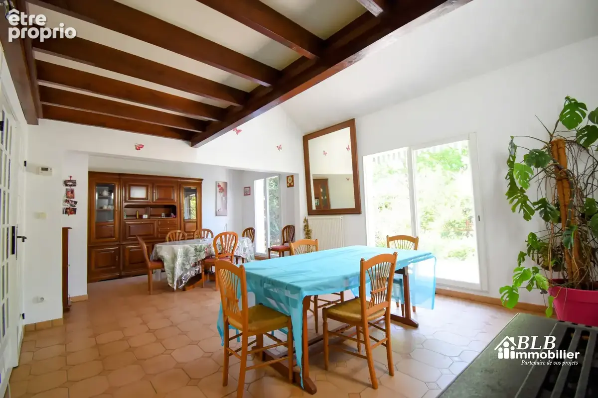 Maison - 5 chambres - garage - photo 4