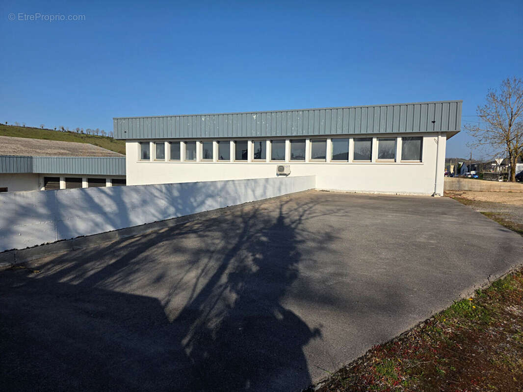 Commerce à ONET-LE-CHATEAU