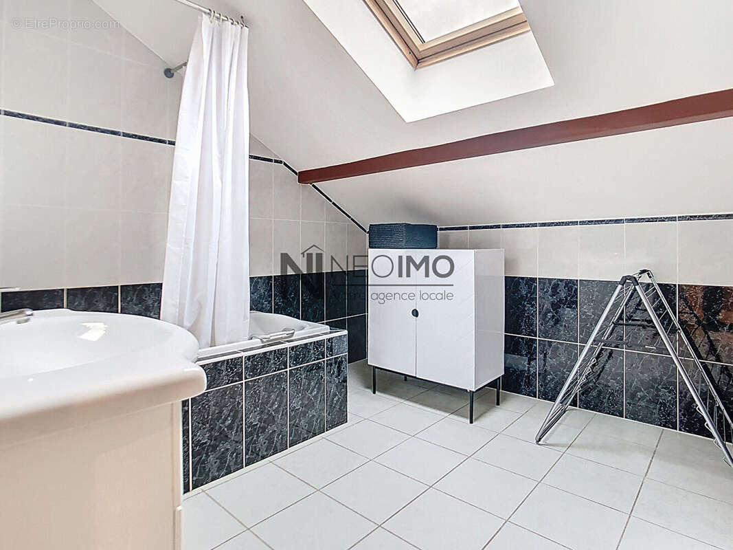 Maison à NEUFCHATEAU