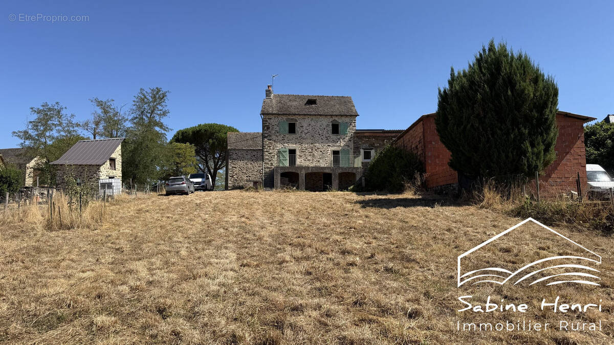 Maison à LA SALVETAT-PEYRALES